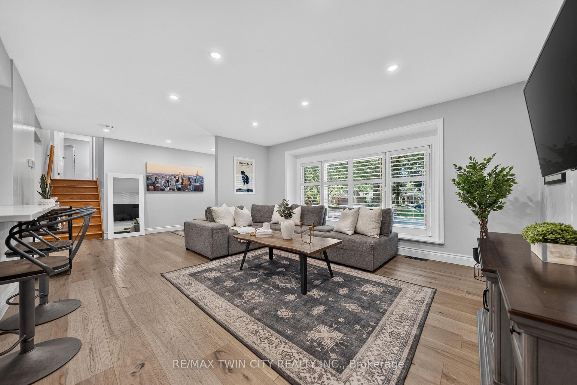 Photo 12 of 13 Southwick Place, Waterloo, Lexington/Lincoln Village — HOMEH