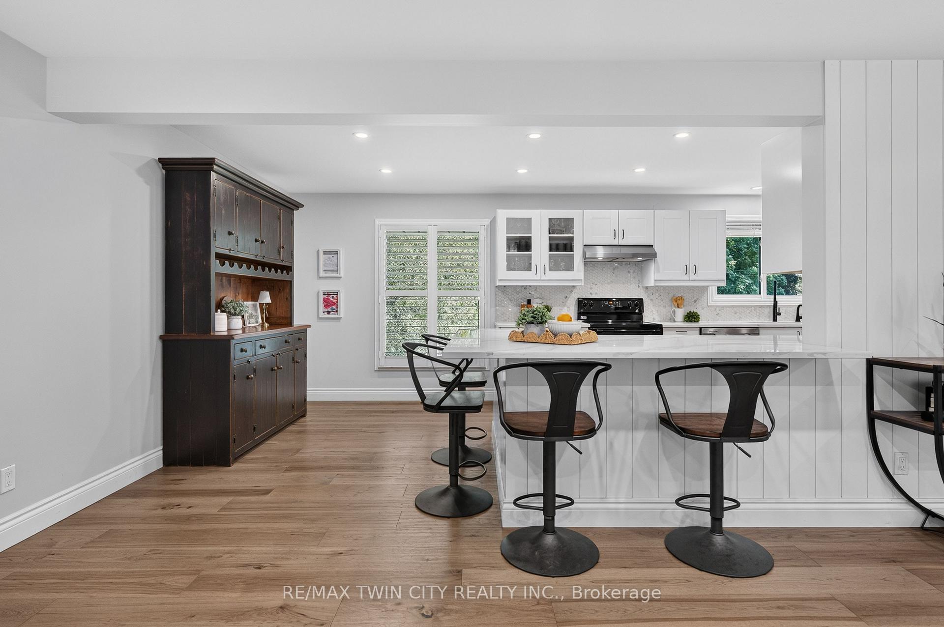 Photo 16 of 13 Southwick Place, Waterloo, Lexington/Lincoln Village — HOMEH