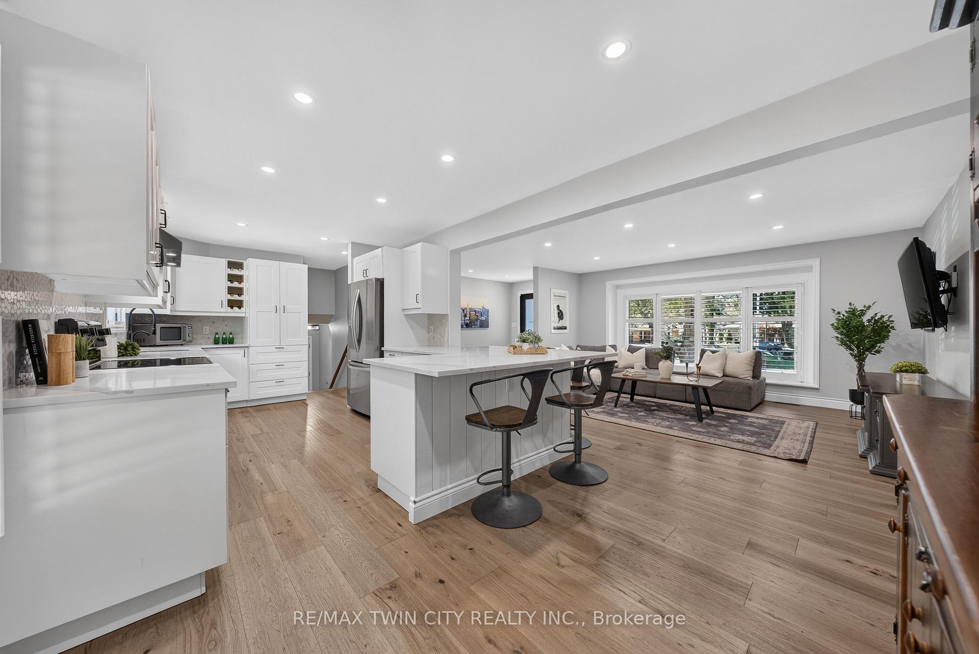 Photo 20 of 13 Southwick Place, Waterloo, Lexington/Lincoln Village — HOMEH