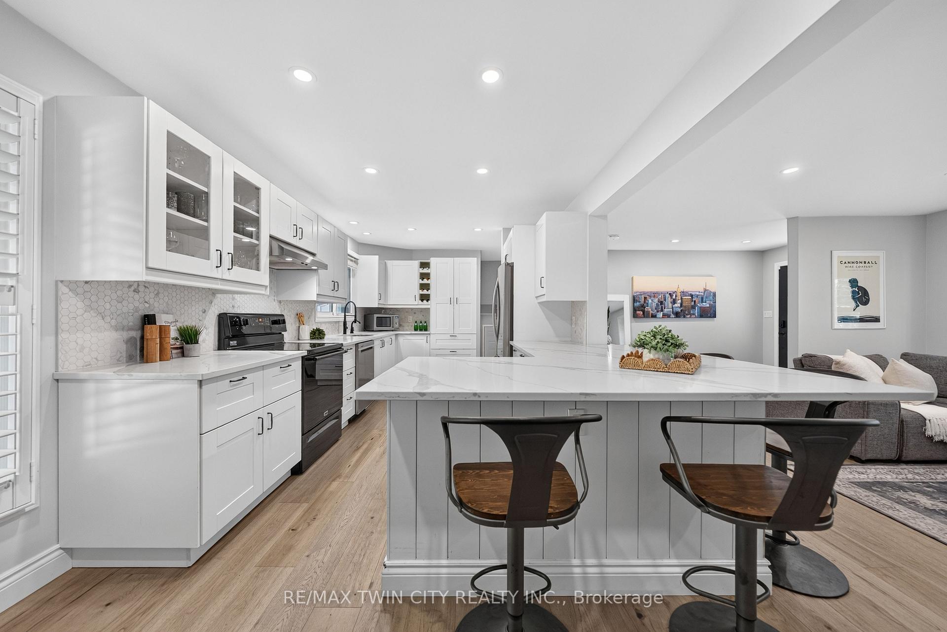 Photo 21 of 13 Southwick Place, Waterloo, Lexington/Lincoln Village — HOMEH
