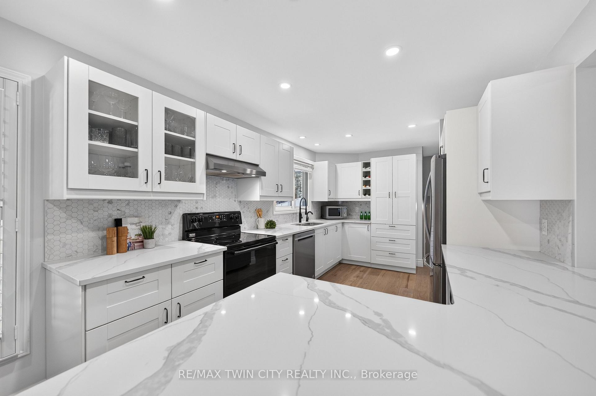 Photo 22 of 13 Southwick Place, Waterloo, Lexington/Lincoln Village — HOMEH