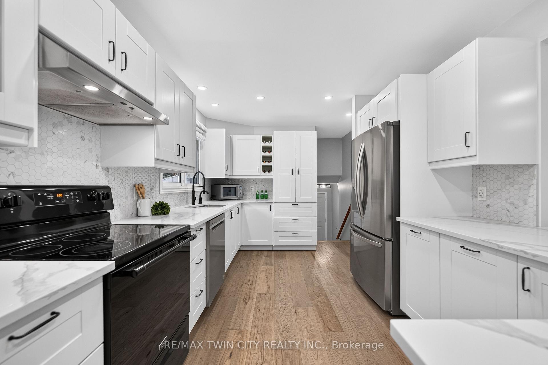 Photo 23 of 13 Southwick Place, Waterloo, Lexington/Lincoln Village — HOMEH