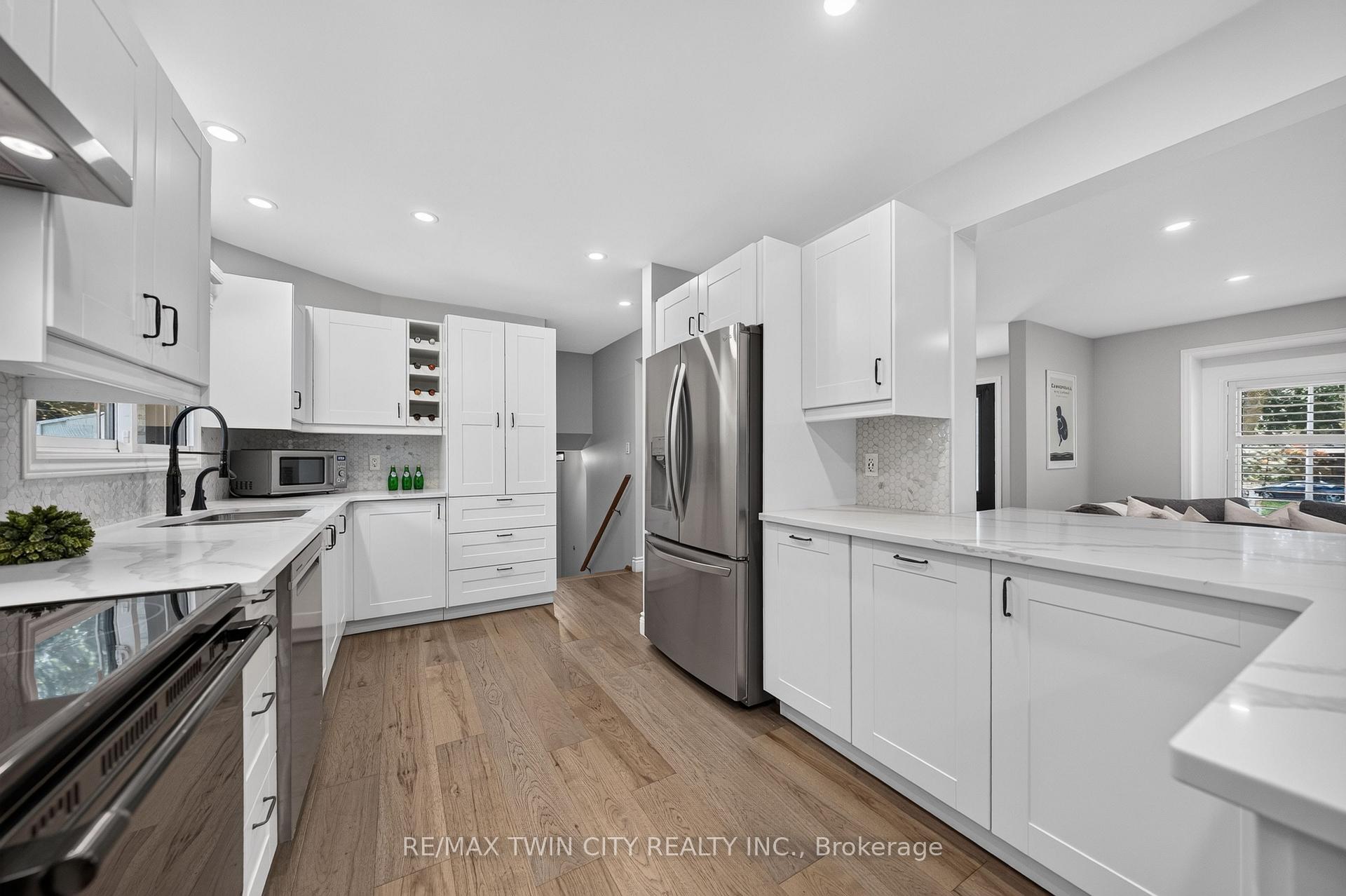 Photo 25 of 13 Southwick Place, Waterloo, Lexington/Lincoln Village — HOMEH