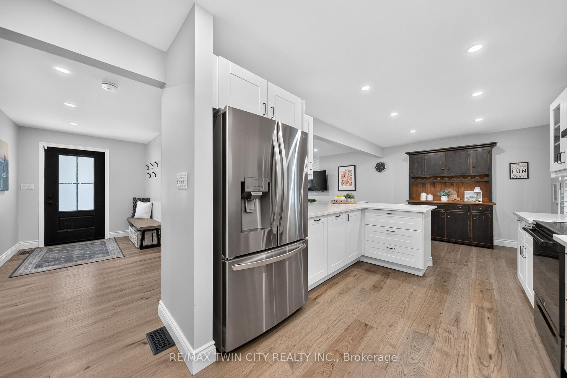 Photo 26 of 13 Southwick Place, Waterloo, Lexington/Lincoln Village — HOMEH
