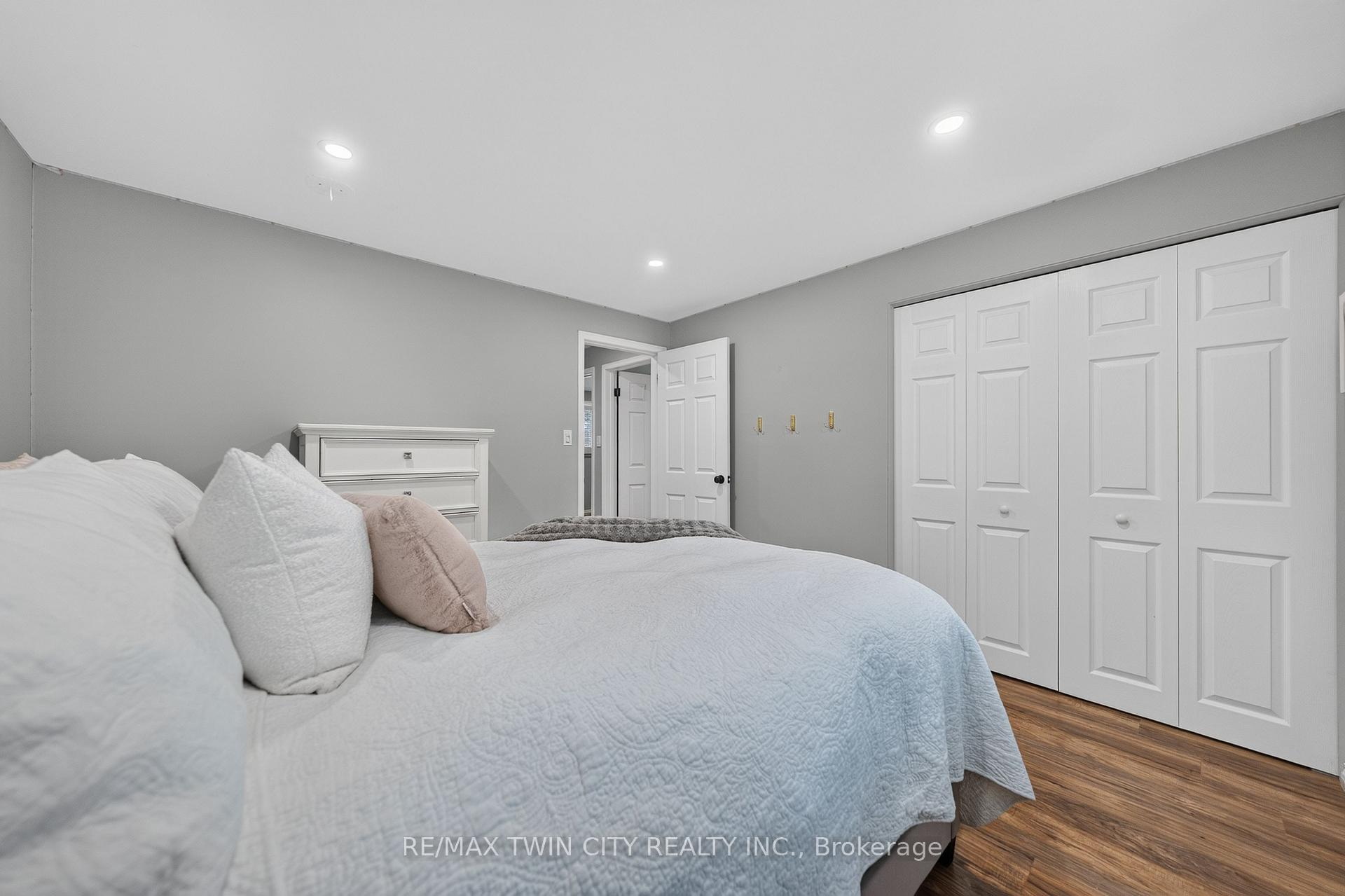 Photo 31 of 13 Southwick Place, Waterloo, Lexington/Lincoln Village — HOMEH