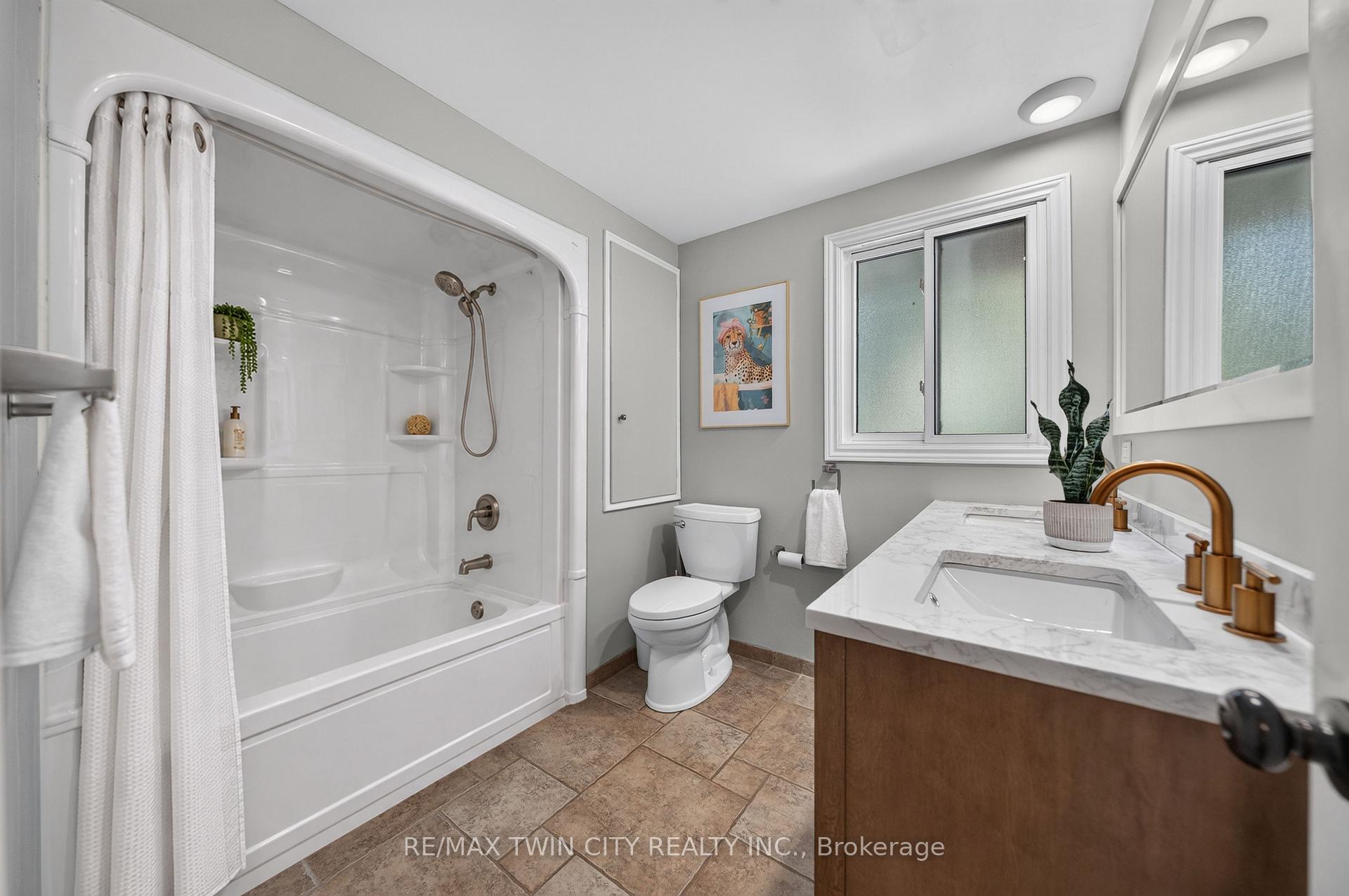 Photo 32 of 13 Southwick Place, Waterloo, Lexington/Lincoln Village — HOMEH