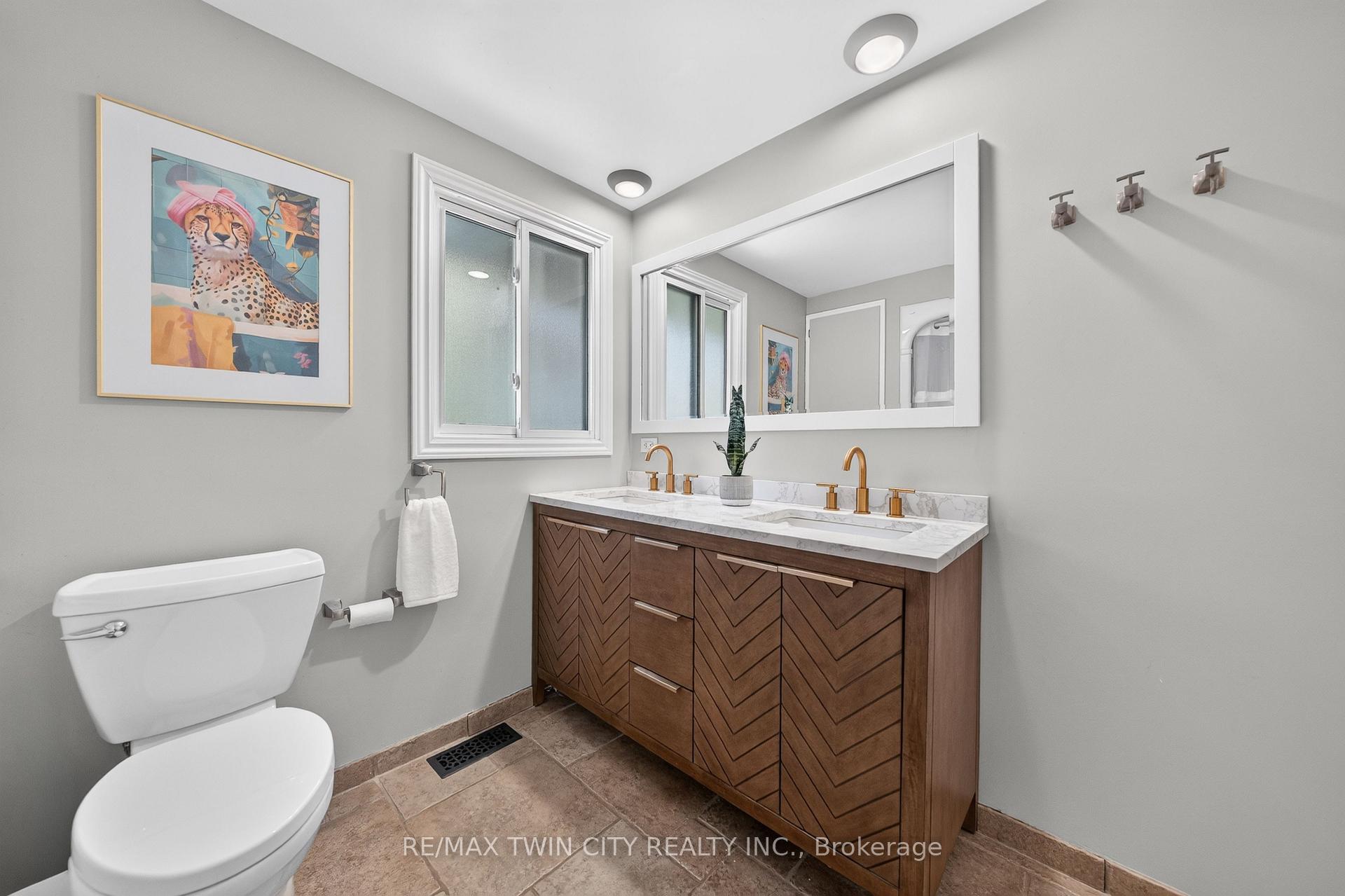 Photo 33 of 13 Southwick Place, Waterloo, Lexington/Lincoln Village — HOMEH