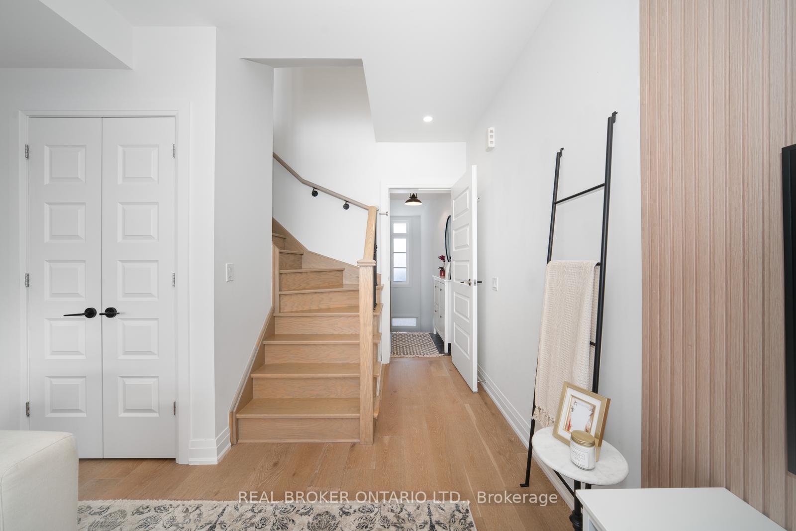 Photo 3 of Unit 48, 8167 Kipling Avenue, Vaughan, West Woodbridge — HOMEH