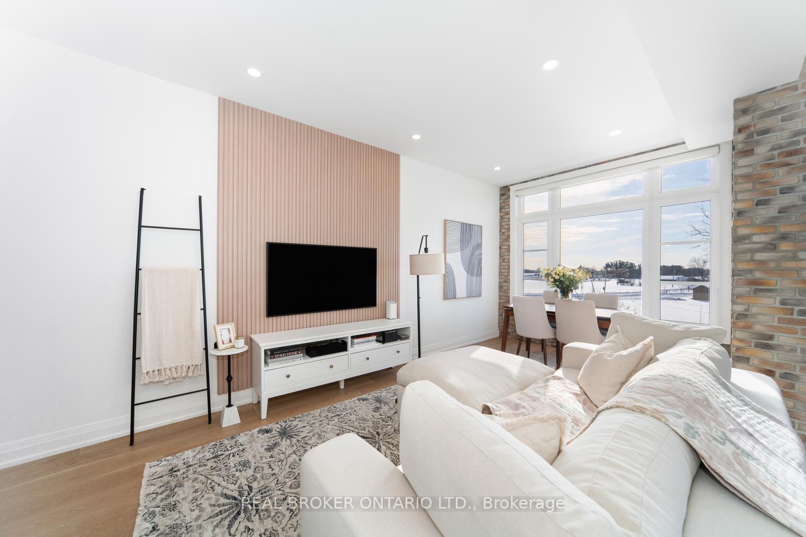 Photo 4 of Unit 48, 8167 Kipling Avenue, Vaughan, West Woodbridge — HOMEH
