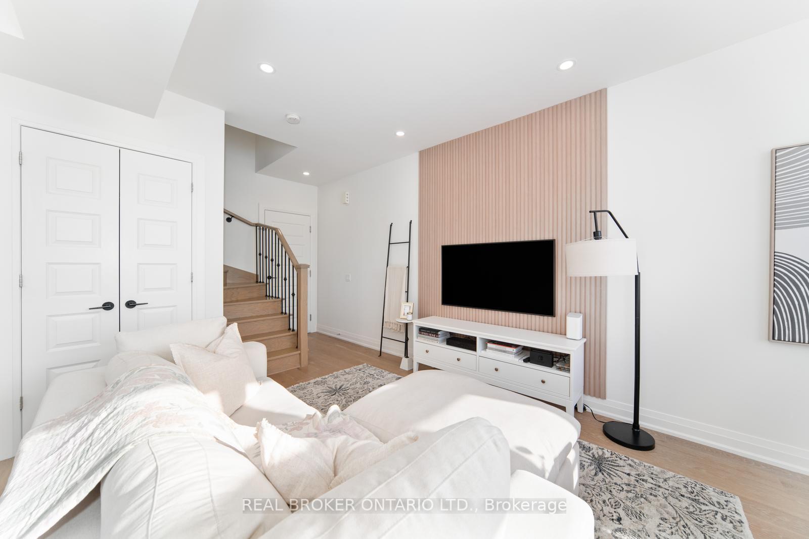 Photo 5 of Unit 48, 8167 Kipling Avenue, Vaughan, West Woodbridge — HOMEH