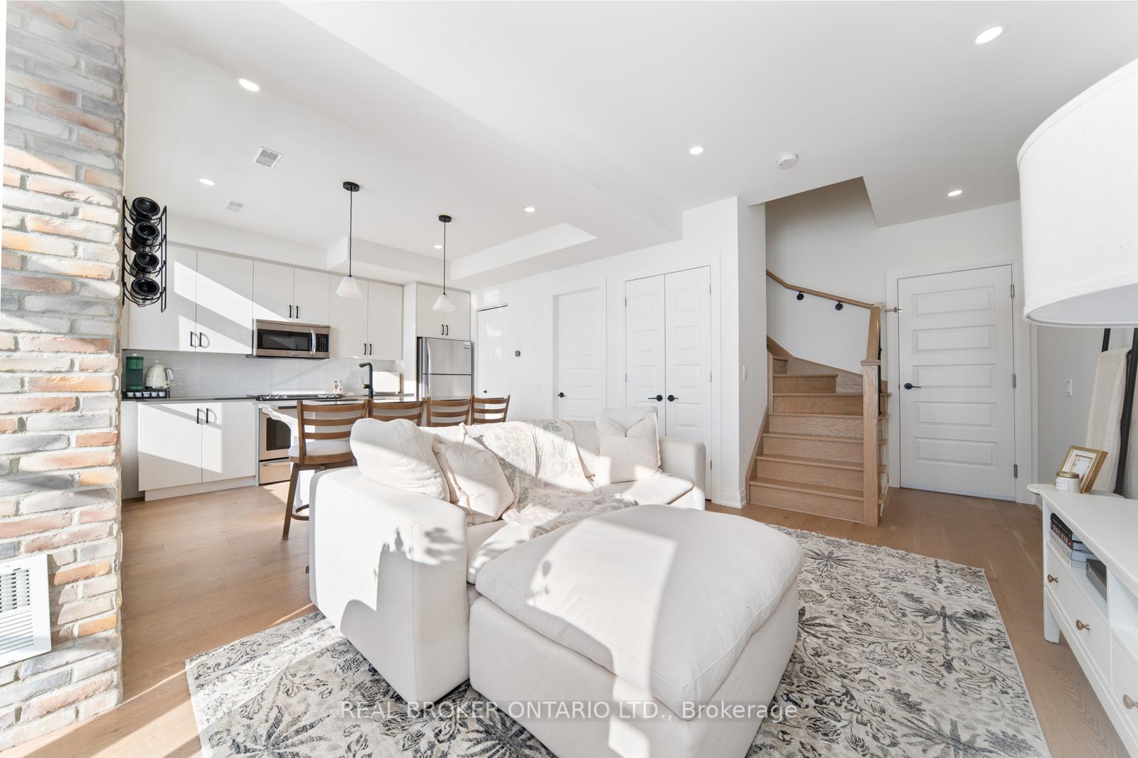 Photo 6 of Unit 48, 8167 Kipling Avenue, Vaughan, West Woodbridge — HOMEH