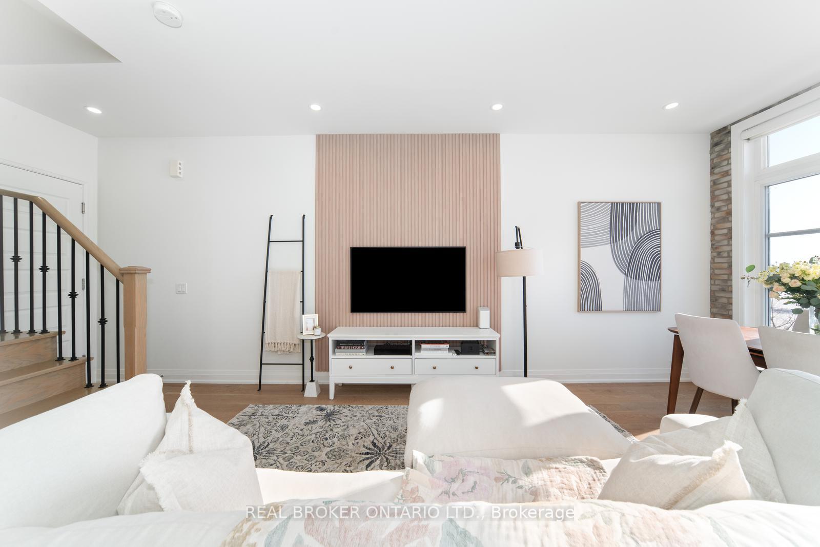 Photo 7 of Unit 48, 8167 Kipling Avenue, Vaughan, West Woodbridge — HOMEH