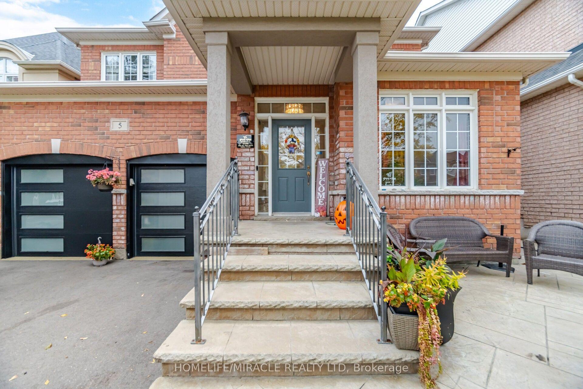 Photo 3 of 5 Billancourt Crescent, Brampton, Vales of Castlemore North — HOMEH