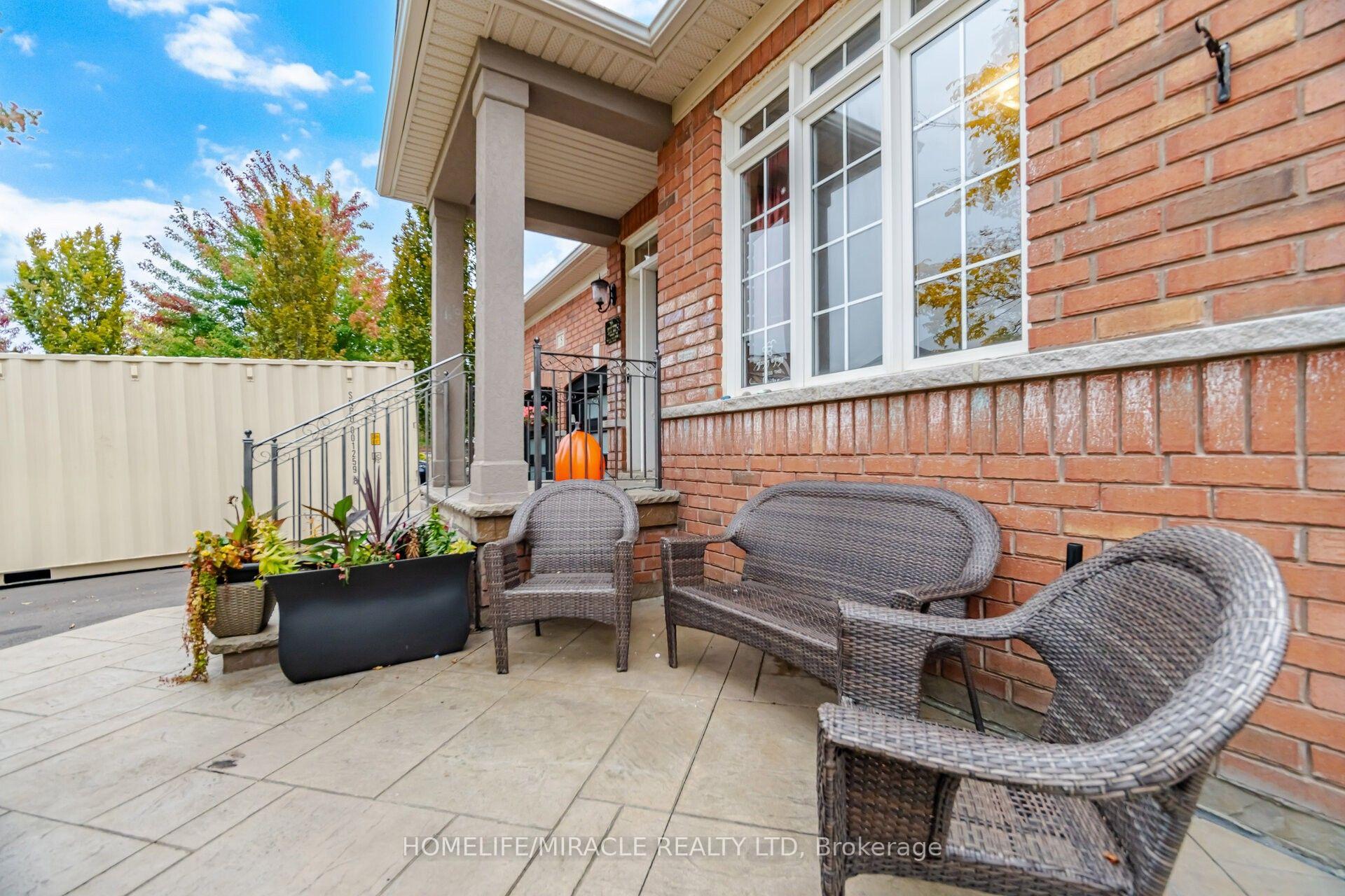Photo 7 of 5 Billancourt Crescent, Brampton, Vales of Castlemore North — HOMEH