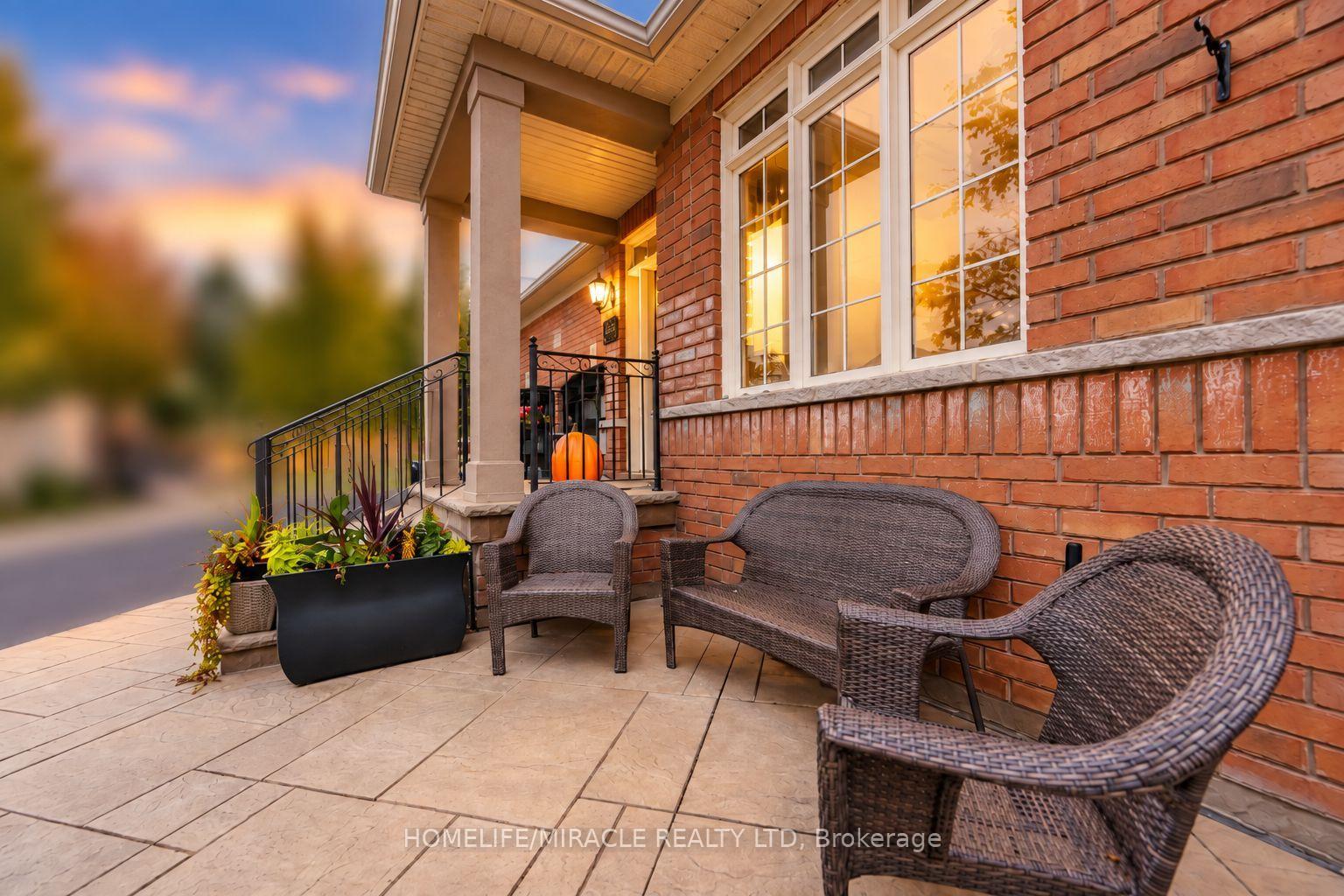 Photo 8 of 5 Billancourt Crescent, Brampton, Vales of Castlemore North — HOMEH