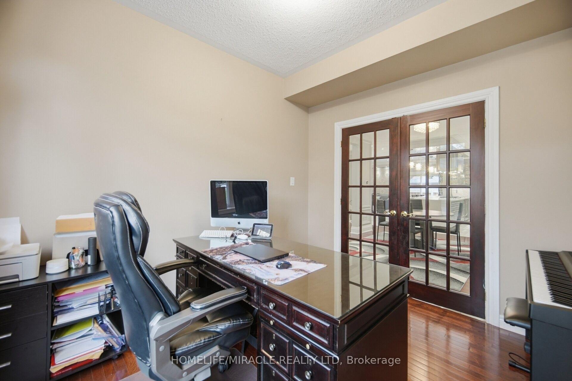 Photo 13 of 5 Billancourt Crescent, Brampton, Vales of Castlemore North — HOMEH