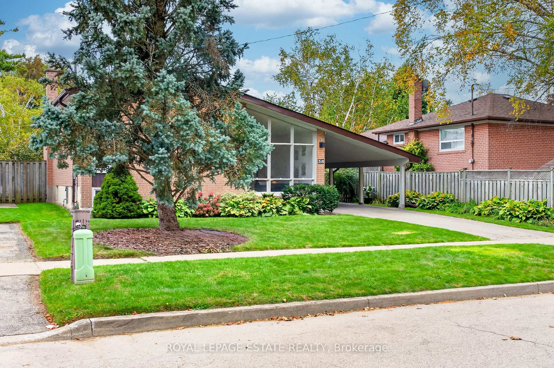 Photo 3 of 38 Brightside Drive, Scarborough, West Hill — HOMEH