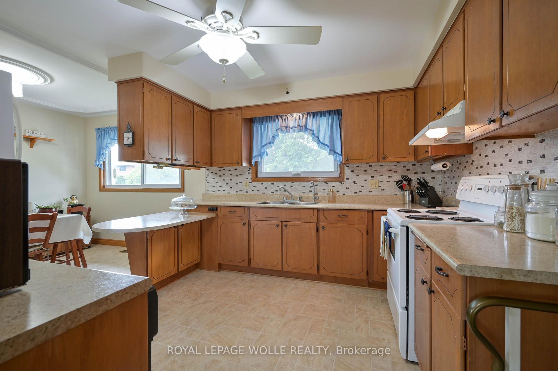 Photo 8 of 99 Lorraine Avenue, Kitchener, Heritage Park - Kitchener — HOMEH