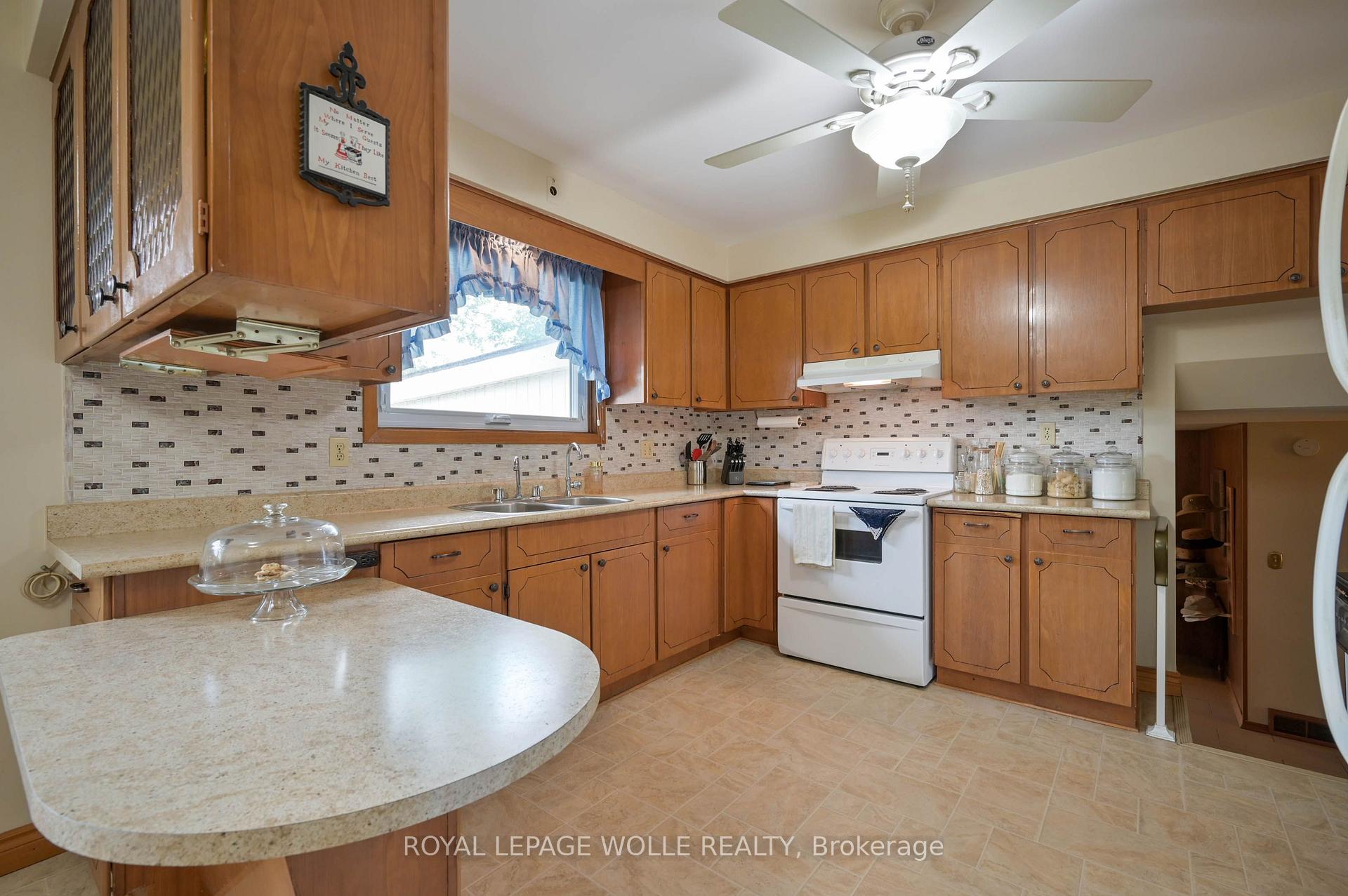 Photo 9 of 99 Lorraine Avenue, Kitchener, Heritage Park - Kitchener — HOMEH