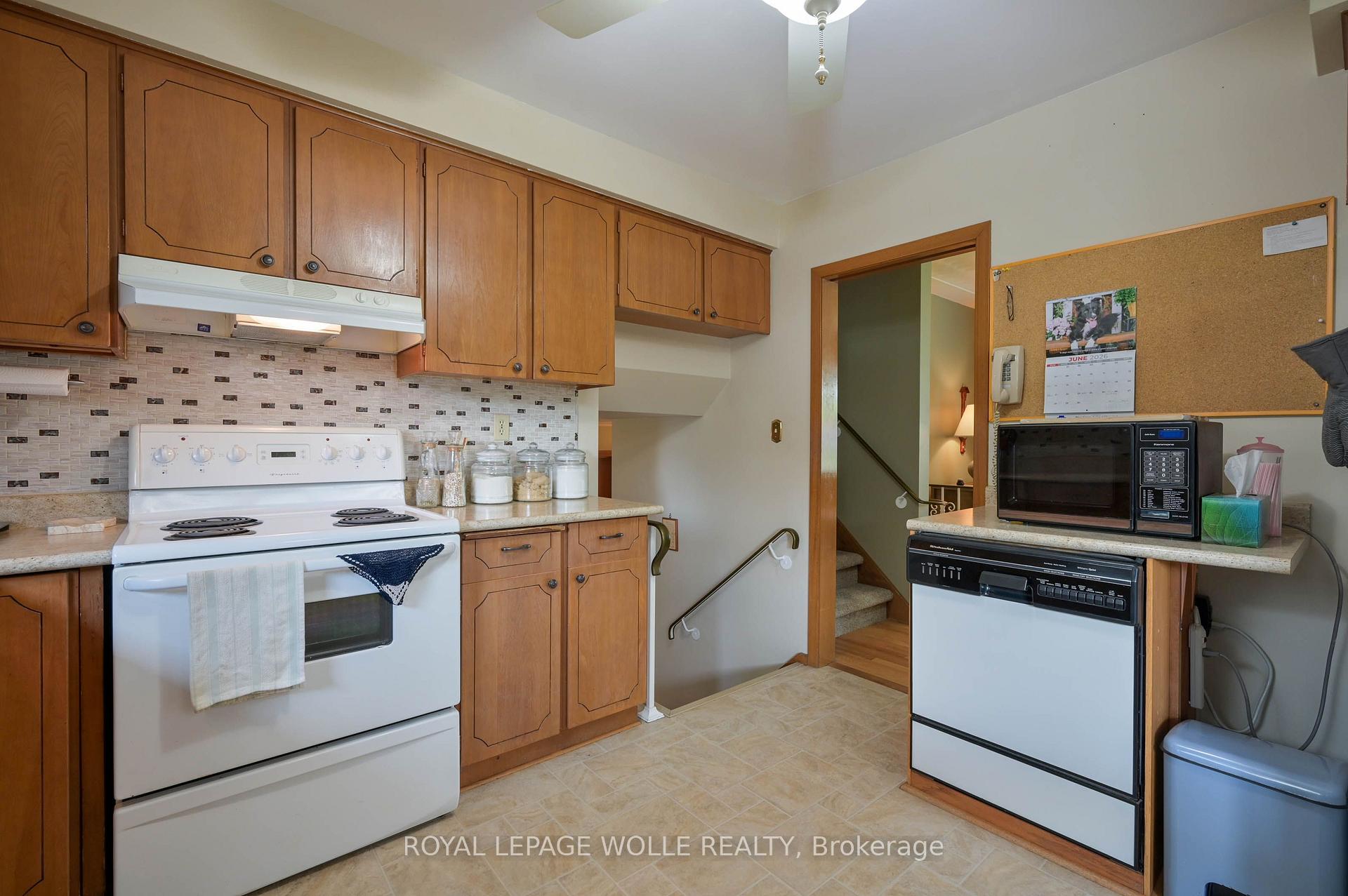 Photo 10 of 99 Lorraine Avenue, Kitchener, Heritage Park - Kitchener — HOMEH