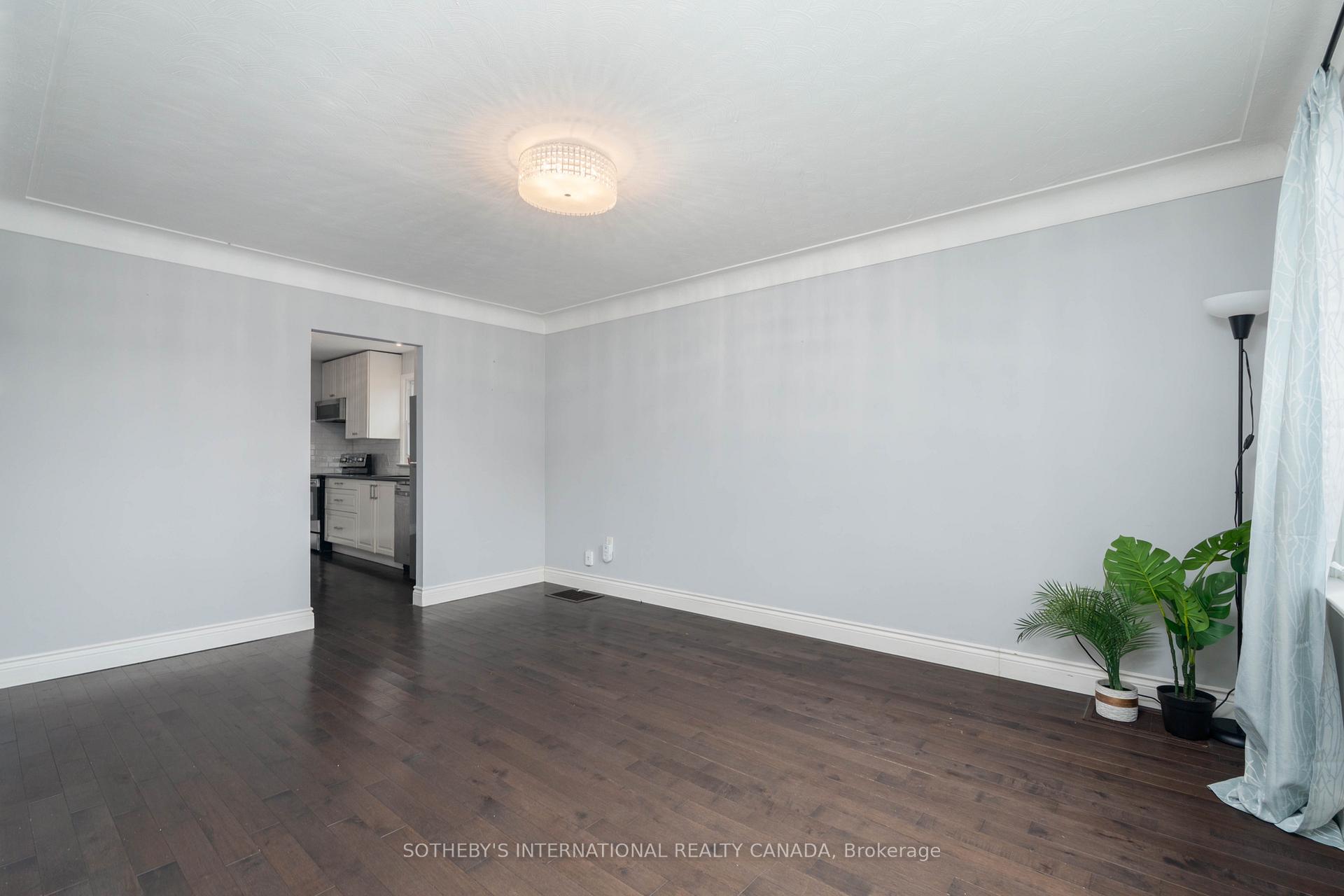Photo 4 of 416 Fennell Avenue E, Hamilton, Hill Park — HOMEH