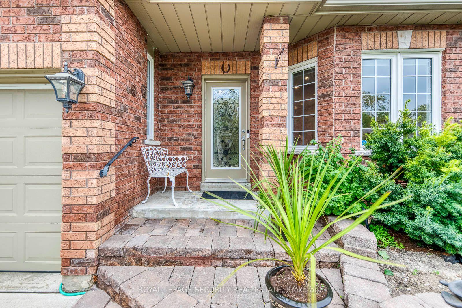 Photo 3 of 25 Pinecliff Crescent, Barrie, Ardagh — HOMEH