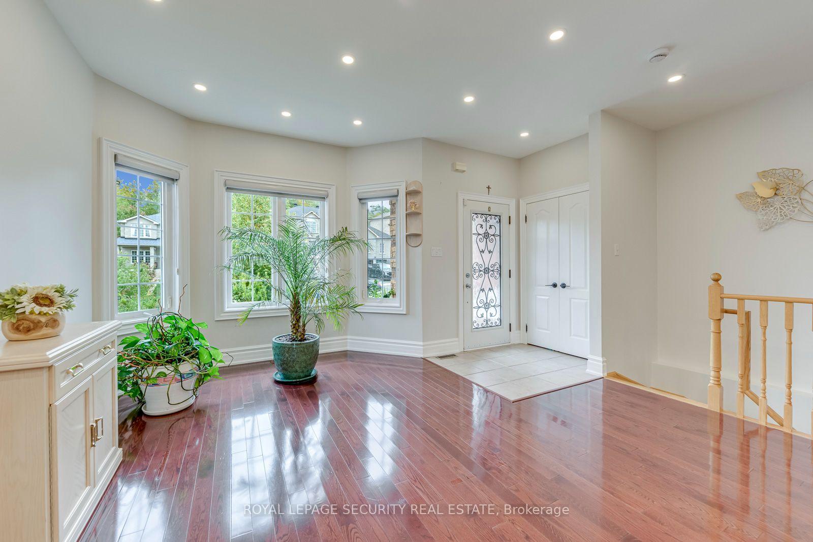 Photo 5 of 25 Pinecliff Crescent, Barrie, Ardagh — HOMEH