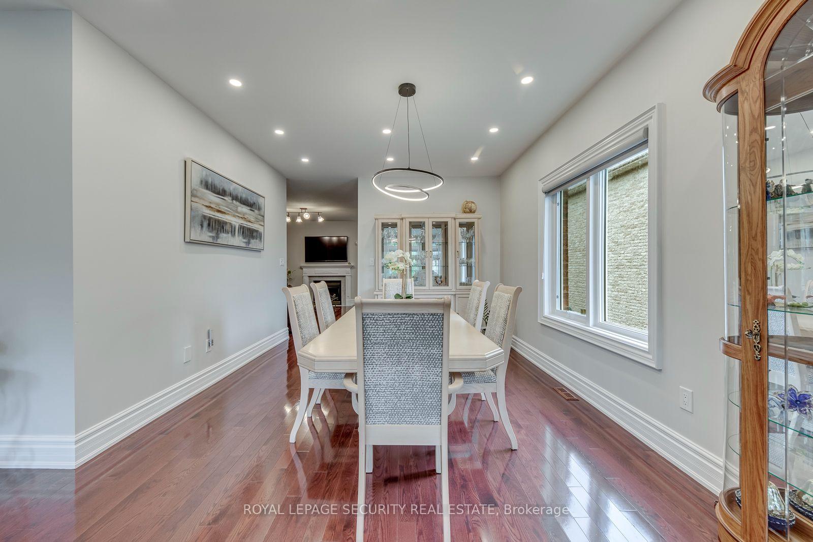 Photo 7 of 25 Pinecliff Crescent, Barrie, Ardagh — HOMEH