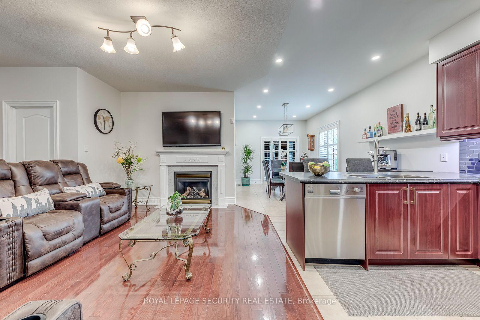 Photo 11 of 25 Pinecliff Crescent, Barrie, Ardagh — HOMEH