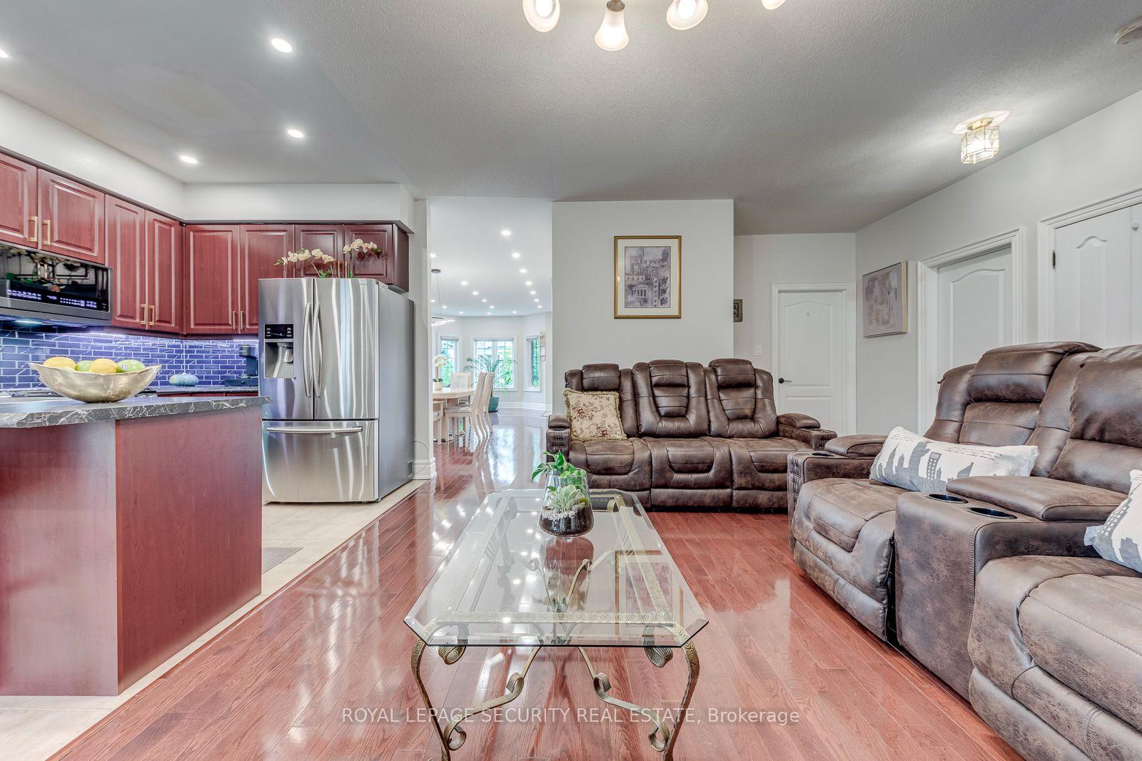 Photo 13 of 25 Pinecliff Crescent, Barrie, Ardagh — HOMEH