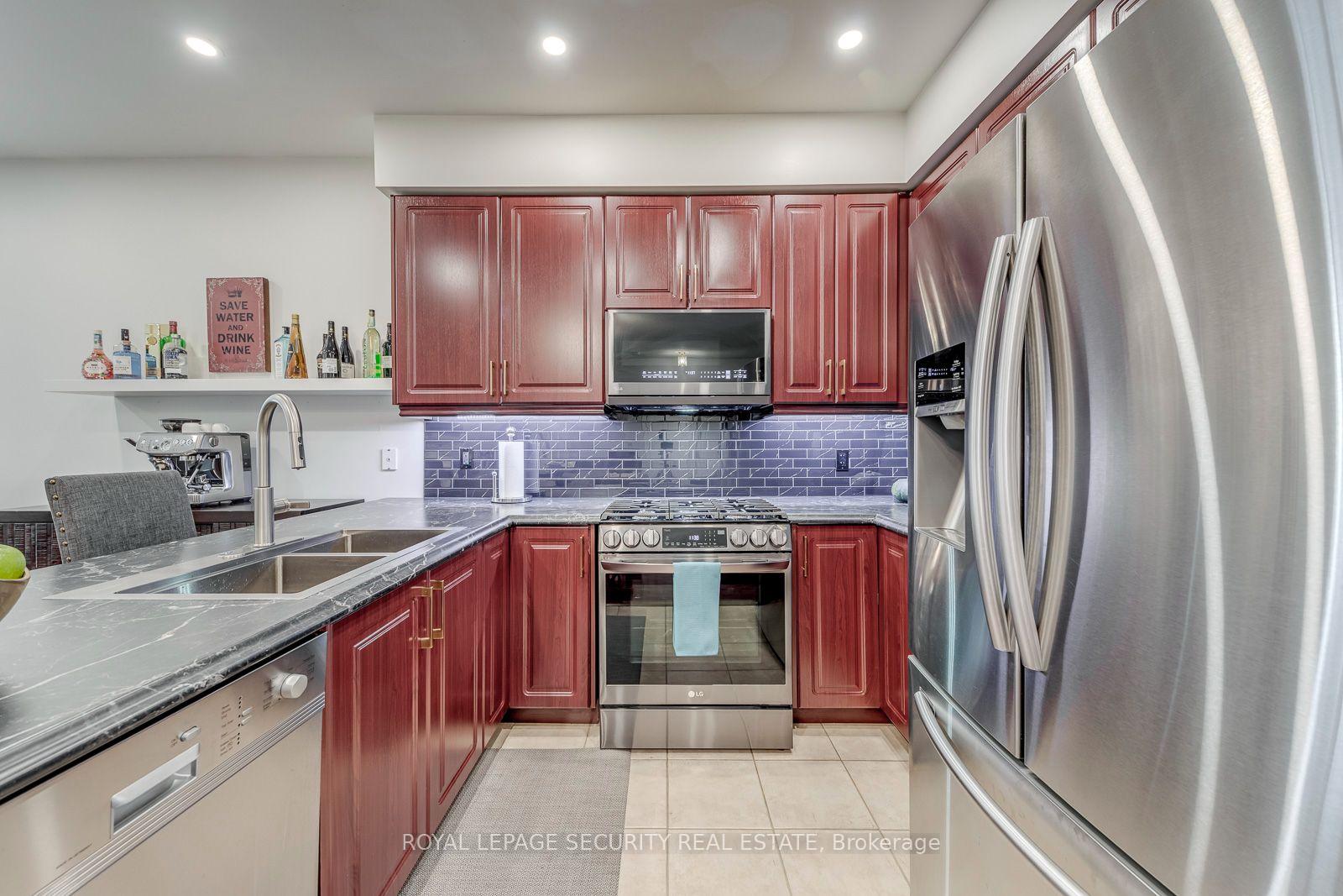 Photo 15 of 25 Pinecliff Crescent, Barrie, Ardagh — HOMEH