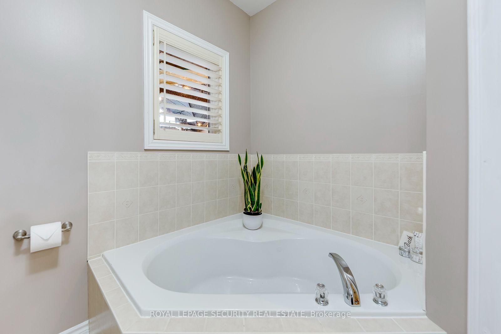 Photo 25 of 25 Pinecliff Crescent, Barrie, Ardagh — HOMEH