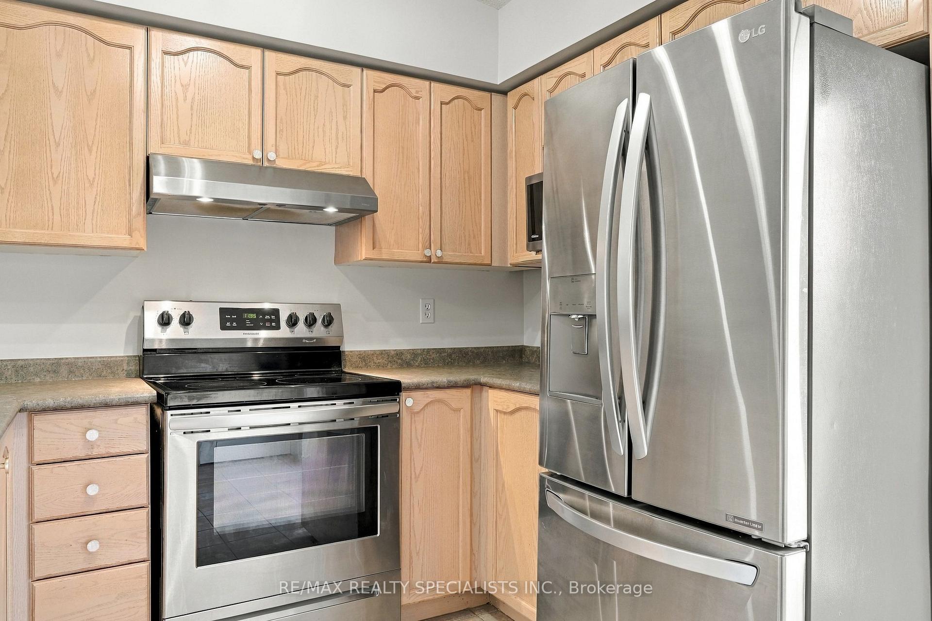 Photo 4 of Unit 402, 1470 Bishops Gate, Oakville, Glen Abbey — HOMEH