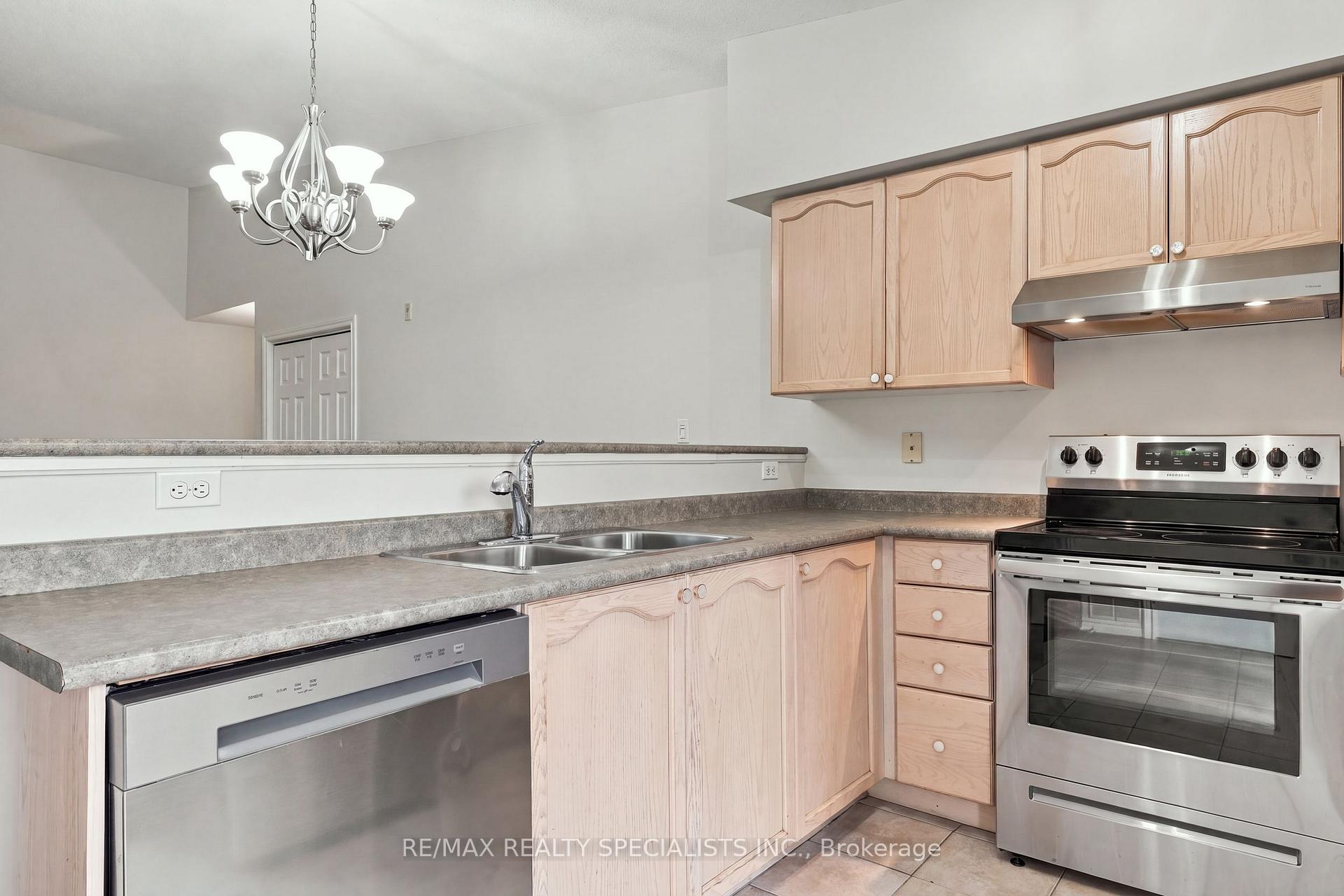 Photo 5 of Unit 402, 1470 Bishops Gate, Oakville, Glen Abbey — HOMEH