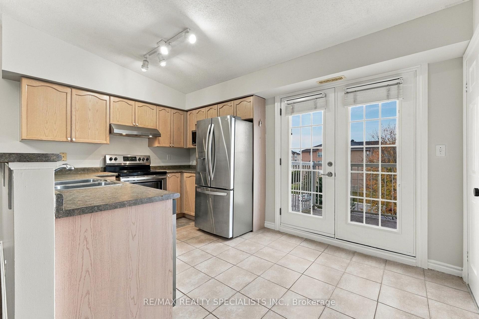 Photo 6 of Unit 402, 1470 Bishops Gate, Oakville, Glen Abbey — HOMEH