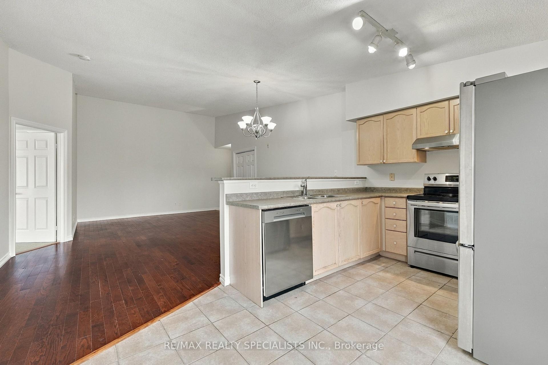 Photo 7 of Unit 402, 1470 Bishops Gate, Oakville, Glen Abbey — HOMEH