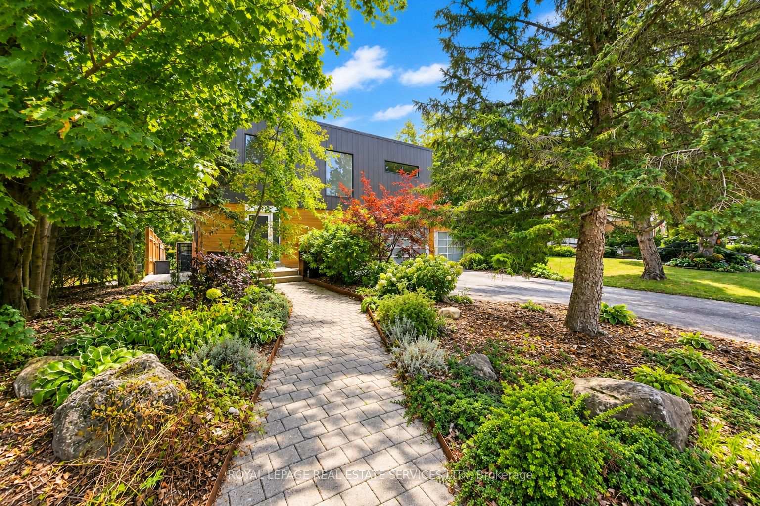 Photo 2 of 1318 Odessa Crescent, Oakville, College Park — HOMEH