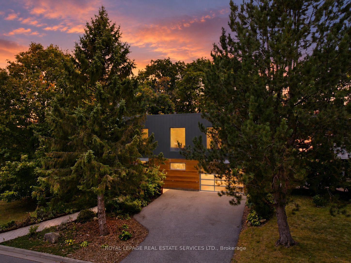 Photo 3 of 1318 Odessa Crescent, Oakville, College Park — HOMEH