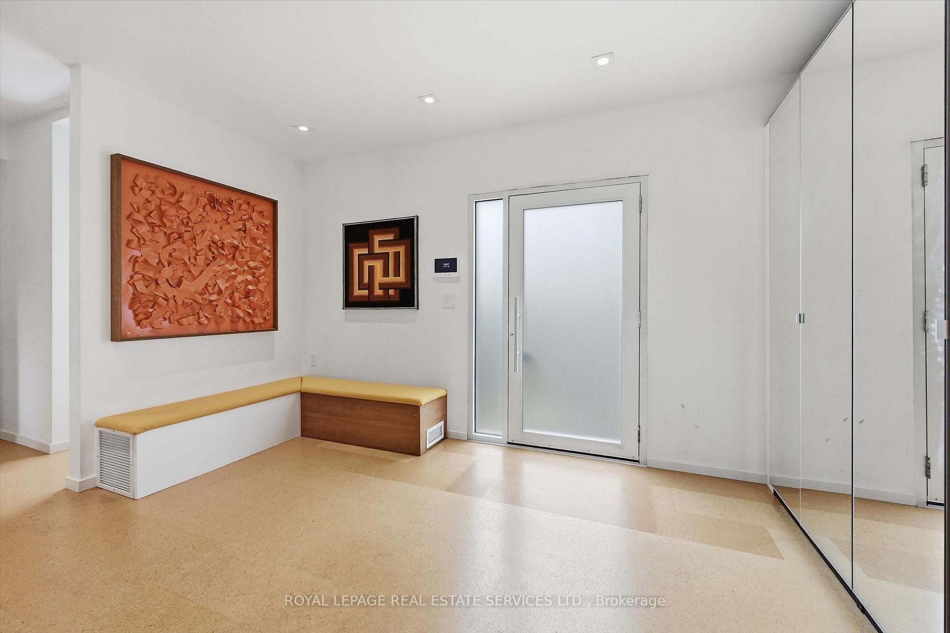 Photo 5 of 1318 Odessa Crescent, Oakville, College Park — HOMEH