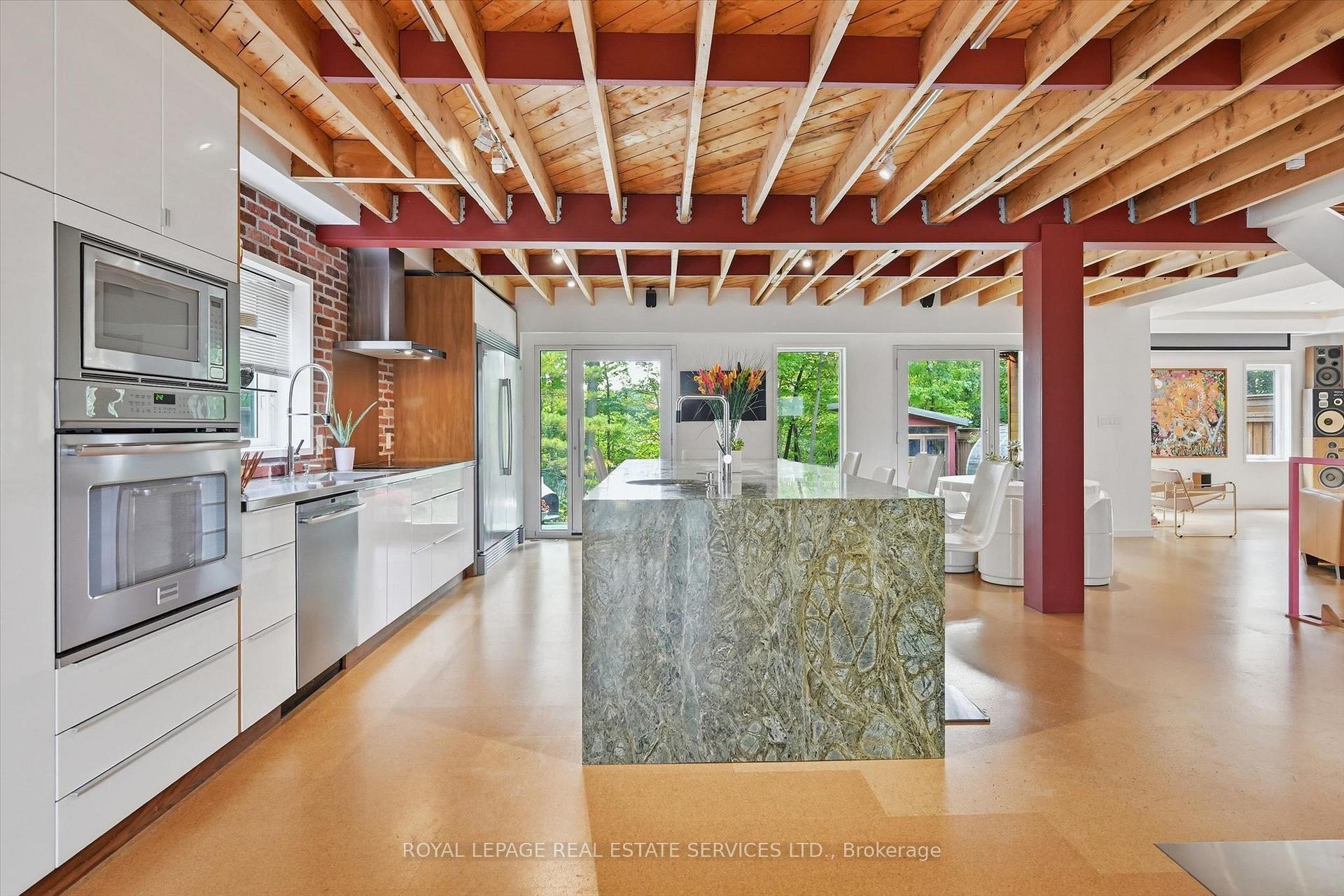 Photo 7 of 1318 Odessa Crescent, Oakville, College Park — HOMEH