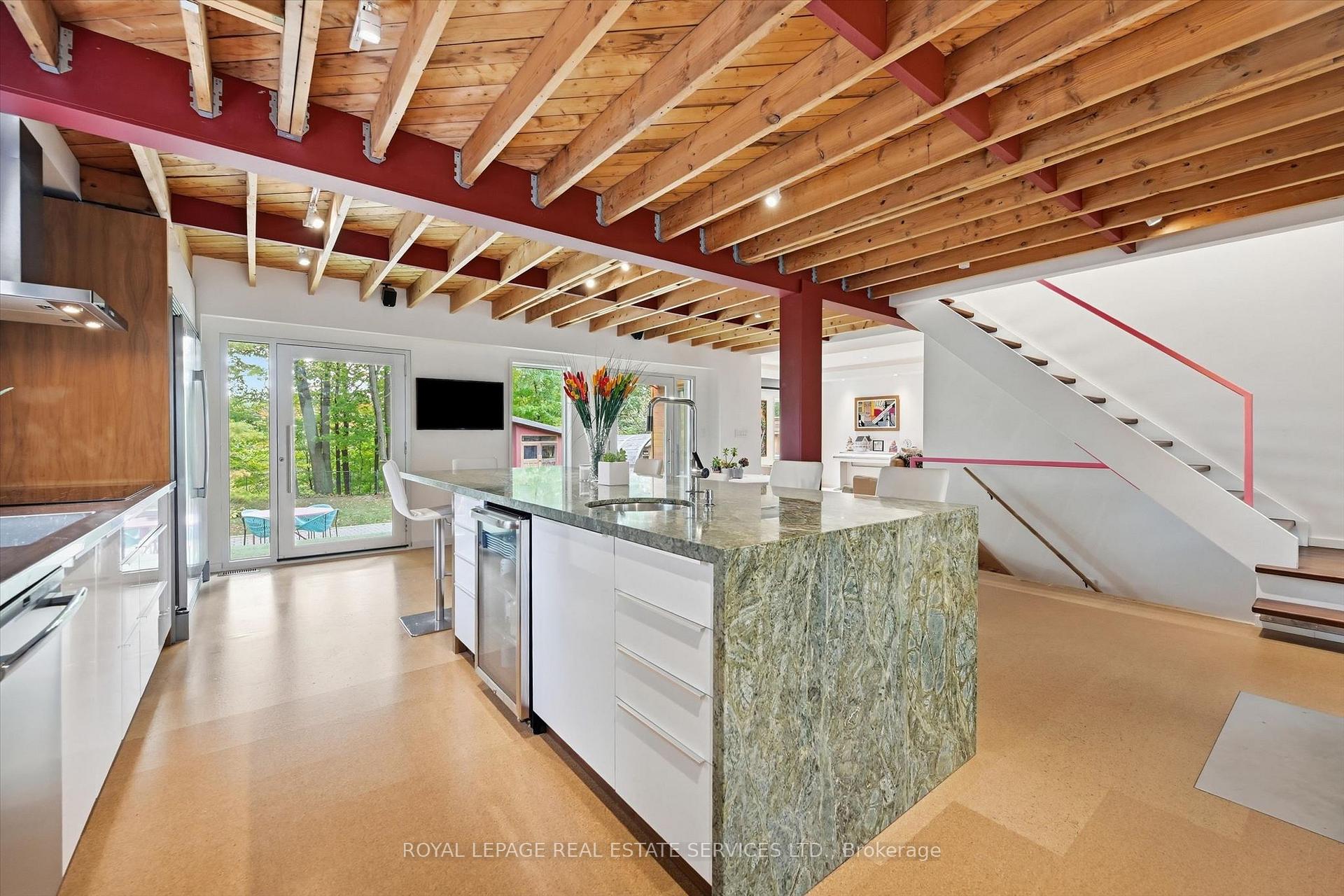 Photo 8 of 1318 Odessa Crescent, Oakville, College Park — HOMEH