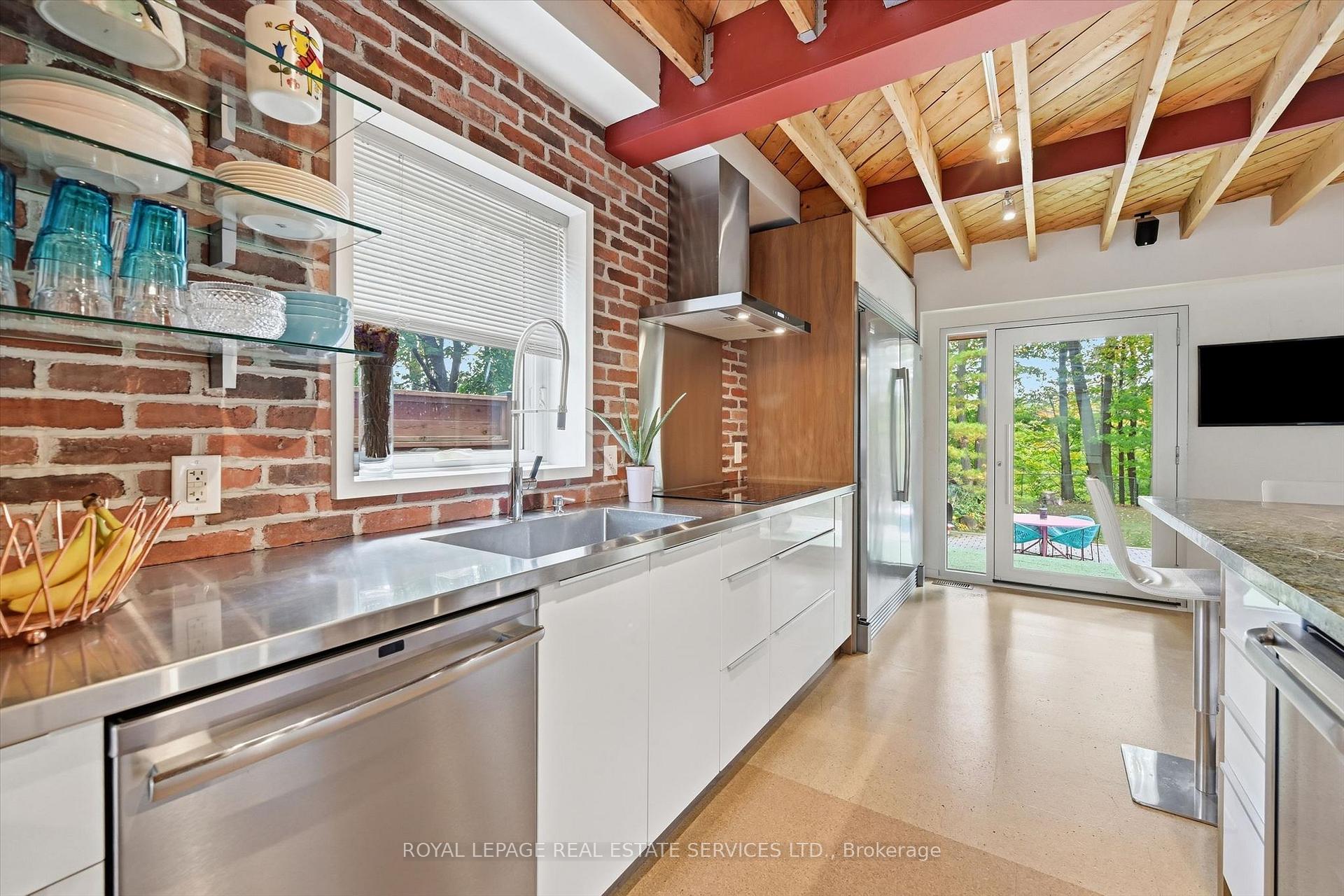 Photo 9 of 1318 Odessa Crescent, Oakville, College Park — HOMEH