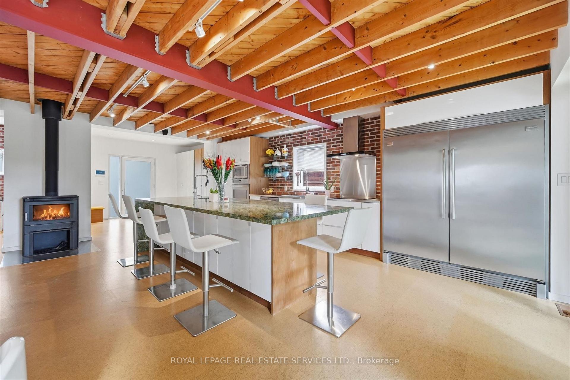 Photo 11 of 1318 Odessa Crescent, Oakville, College Park — HOMEH