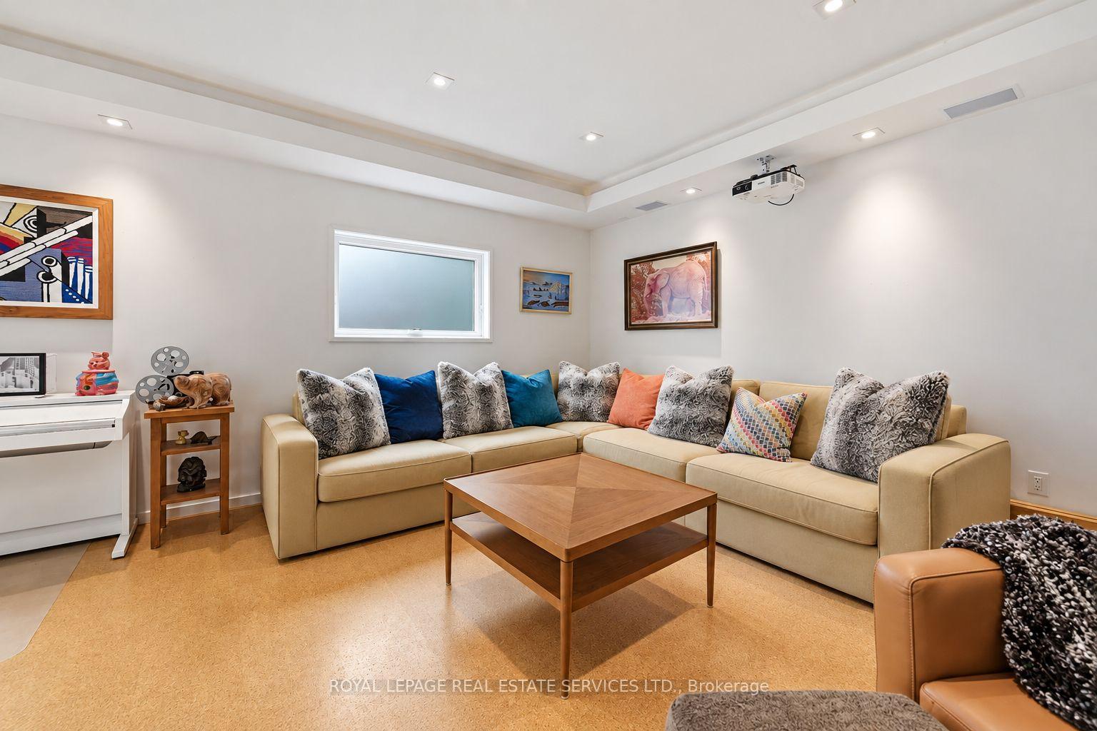 Photo 15 of 1318 Odessa Crescent, Oakville, College Park — HOMEH
