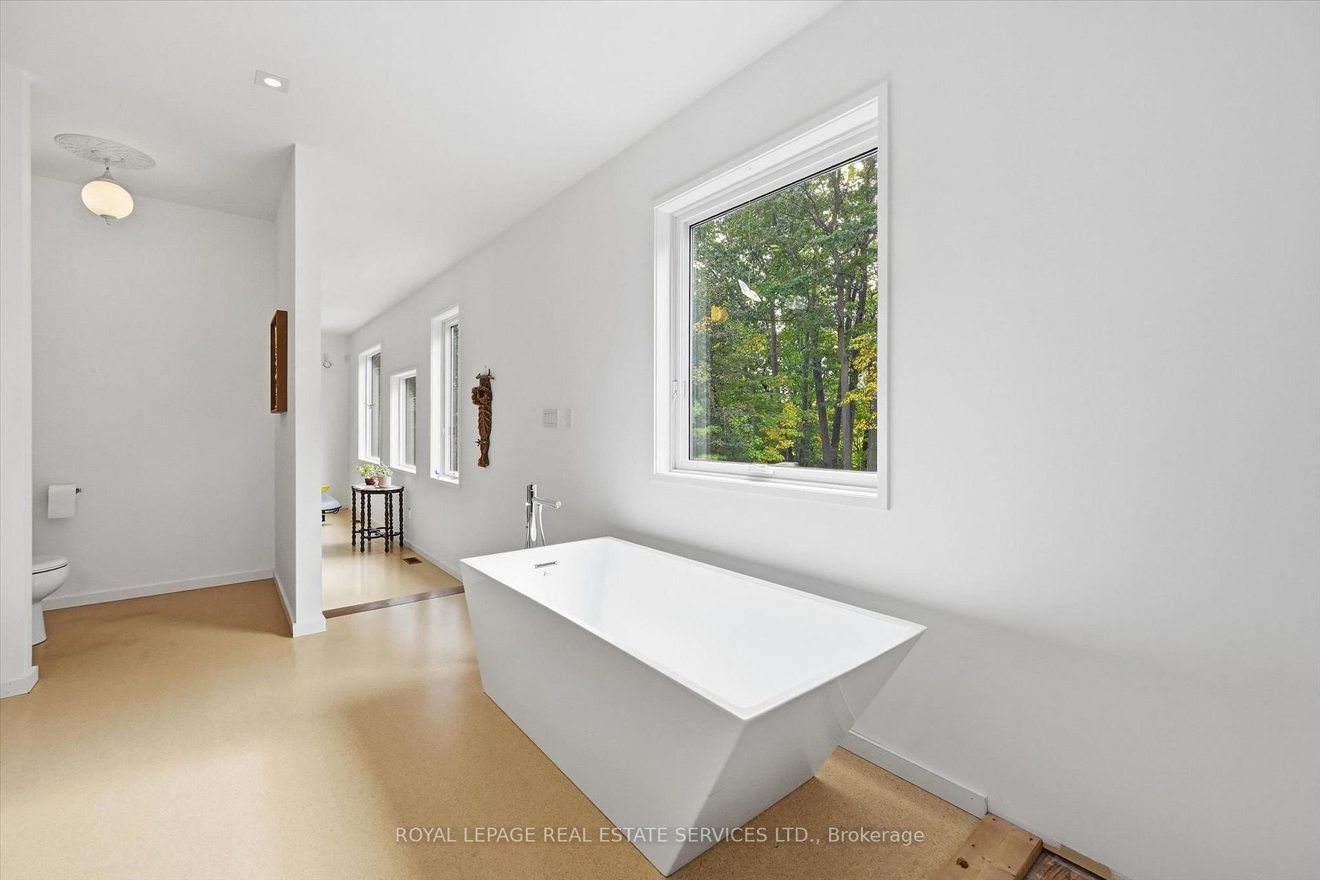 Photo 23 of 1318 Odessa Crescent, Oakville, College Park — HOMEH