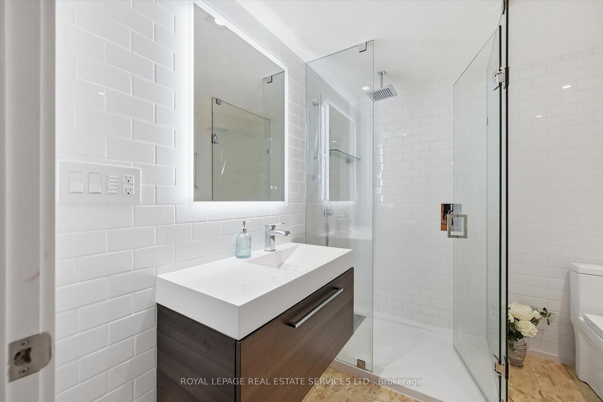 Photo 33 of 1318 Odessa Crescent, Oakville, College Park — HOMEH