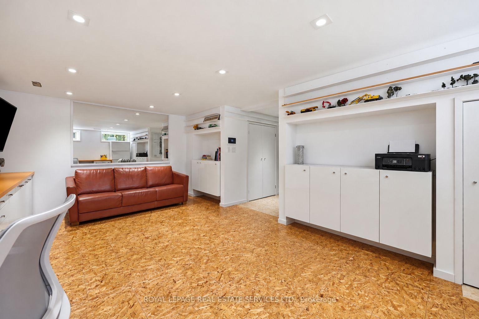 Photo 35 of 1318 Odessa Crescent, Oakville, College Park — HOMEH