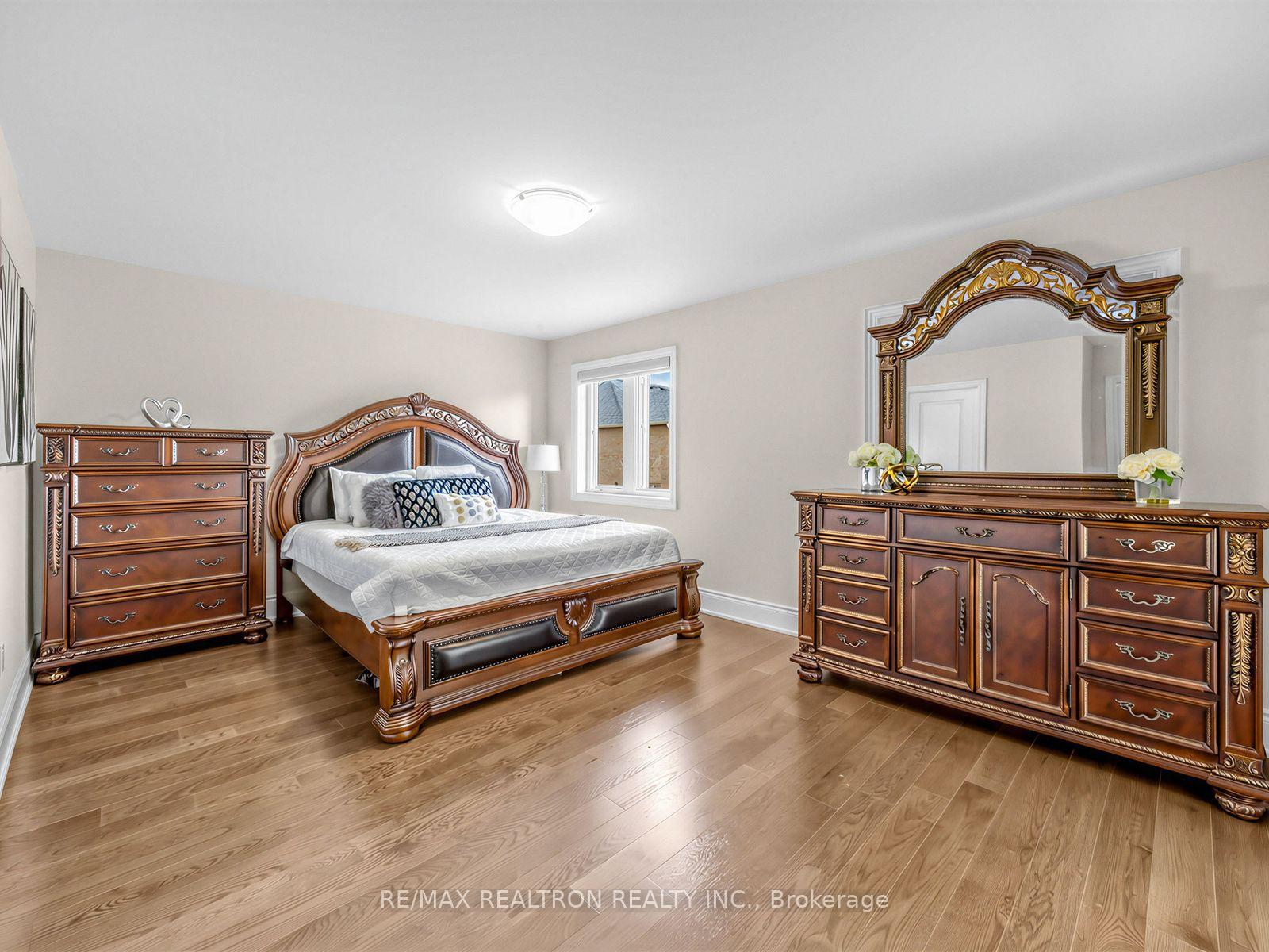 Photo 23 of 142 Auckland Drive, Whitby, Rural Whitby — HOMEH