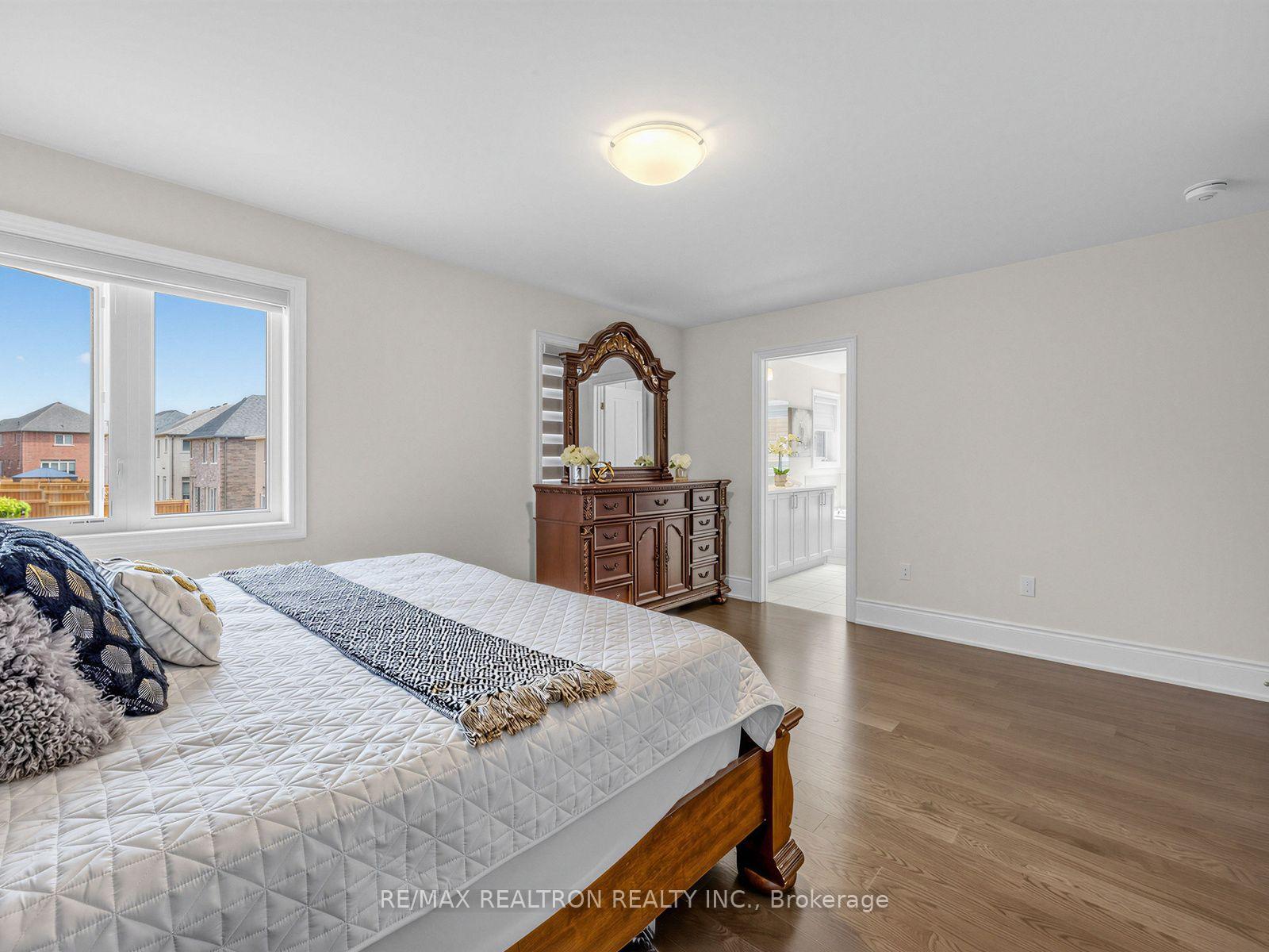 Photo 24 of 142 Auckland Drive, Whitby, Rural Whitby — HOMEH