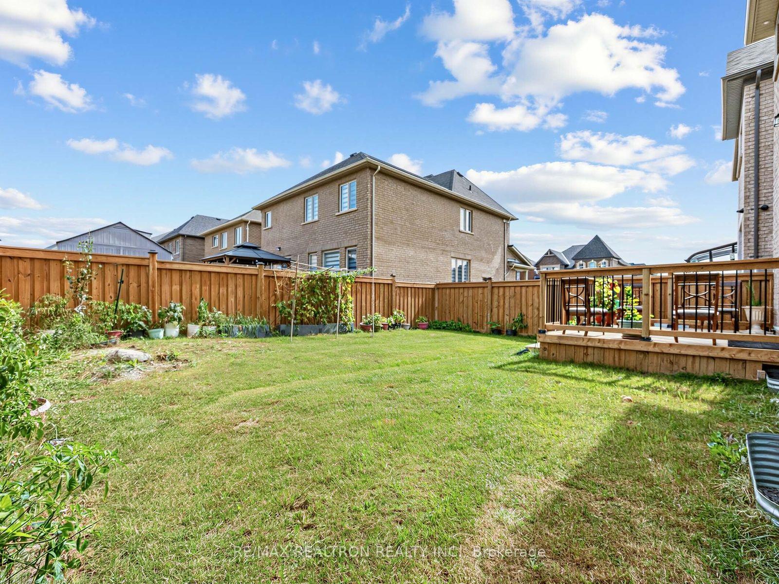 Photo 33 of 142 Auckland Drive, Whitby, Rural Whitby — HOMEH